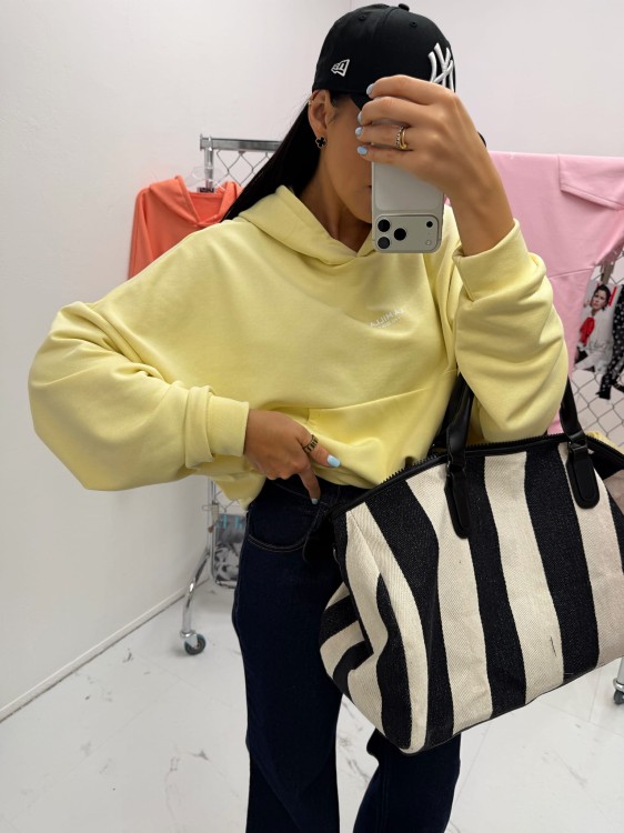 la milla bluza bananowa, la milla bluza dresowa żółta, la milla bluza z kapturem na wiosnę, bluza z kapturem oversize żółta, wygodna bawełniana bluza oversize z kapturem do wiosennych stylizacji, bluza z kapturem polska produkcja