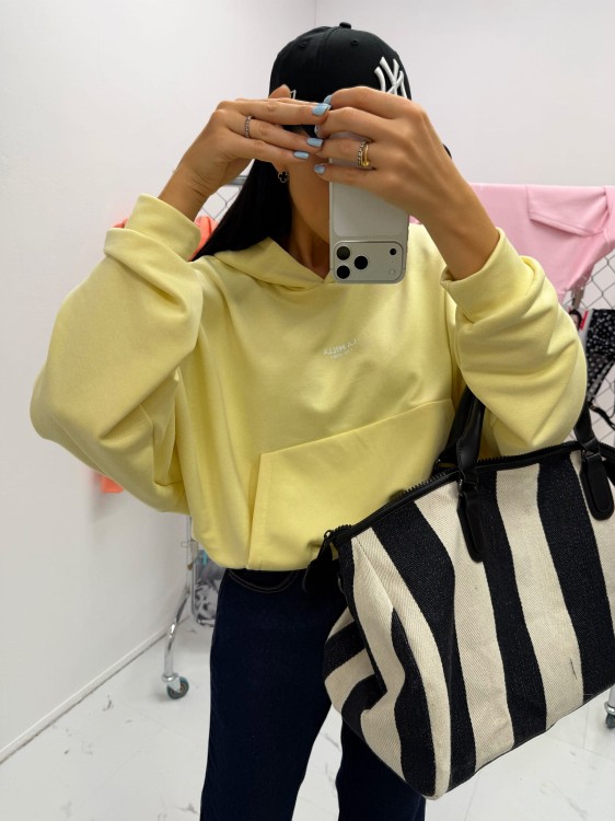 la milla bluza bananowa, la milla bluza dresowa żółta, la milla bluza z kapturem na wiosnę, bluza z kapturem oversize żółta, wygodna bawełniana bluza oversize z kapturem do wiosennych stylizacji, bluza z kapturem polska produkcja