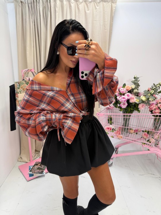 la milla koszula w kratę ceglana, la milla koszula ceglana w kratę, la milla koszula w kratę ceglana na wiosnę z wiązaniami na mankietach, dłuższa koszula w kratkę do legginsów, ceglana koszula w kratę la milla do wiosennych stylizacji