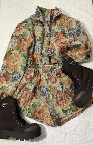 bomberka la milla, bomberka żakardowa z niebieskim, bomberka Rosalie z niebieskim, bomberka Rozalia la milla, bomberka Rosalie la milla, bomberka w kwiaty la milla, bomberka żakardowa la milla