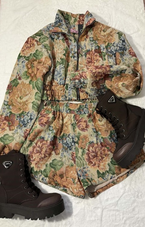 bomberka la milla, bomberka żakardowa z niebieskim, bomberka Rosalie z niebieskim, bomberka Rozalia la milla, bomberka Rosalie la milla, bomberka w kwiaty la milla, bomberka żakardowa la milla