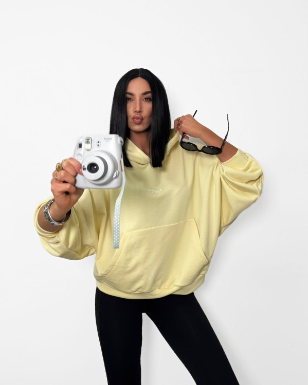 la milla bluza bananowa, la milla bluza dresowa żółta, la milla bluza z kapturem na wiosnę, bluza z kapturem oversize żółta, wygodna bawełniana bluza oversize z kapturem do wiosennych stylizacji, bluza z kapturem polska produkcja