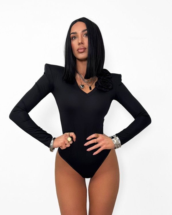 la milla body czarne z dekoltem w szpic, la milla body czarne z kwiatem, la milla czarne body z różą, eleganckie czarne body la milla na wiosnę, la milla body z różą do spódniczki, la milla body wiosenne stylizacje