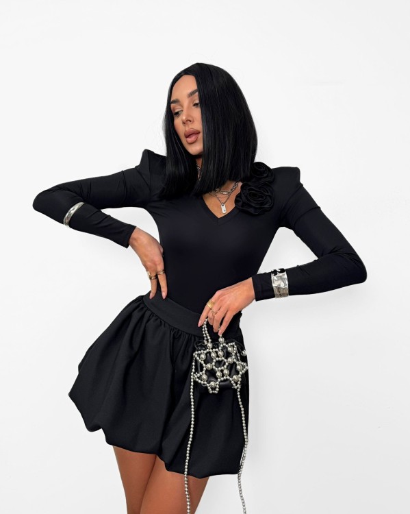 la milla body czarne z dekoltem w szpic, la milla body czarne z kwiatem, la milla czarne body z różą, eleganckie czarne body la milla na wiosnę, la milla body z różą do spódniczki, la milla body wiosenne stylizacje