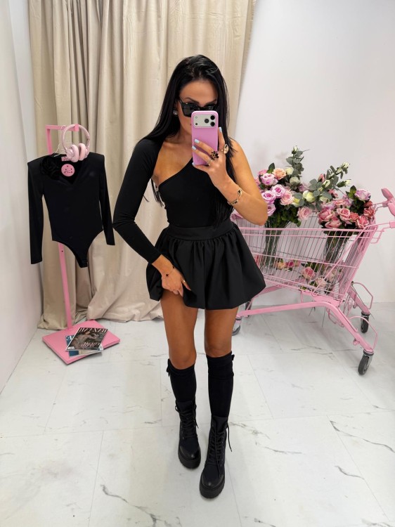 la milla body czarne z wycięciami, la milla body czarne z wyciętym rękawem, la milla seksowe czarne body, eleganckie czarne body la milla na wiosnę, la milla body na imprezę, la milla body czarne z jednym rękawem, la milla czarne body bez rękawa
