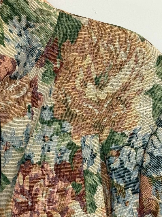 bomberka la milla, bomberka żakardowa z niebieskim, bomberka Rosalie z niebieskim, bomberka Rozalia la milla, bomberka Rosalie la milla, bomberka w kwiaty la milla, bomberka żakardowa la milla