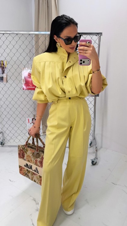 la milla spodnie limonkowe, la milla spodnie limonkowe w kant, la milla spodnie szerokie w kant, la milla spodnie szeroka nogawka, la milla spodnie eleganckie na wiosnę, la milla spodnie do bomberki limonkowej, la milla komplet limonkowy na wiosnę