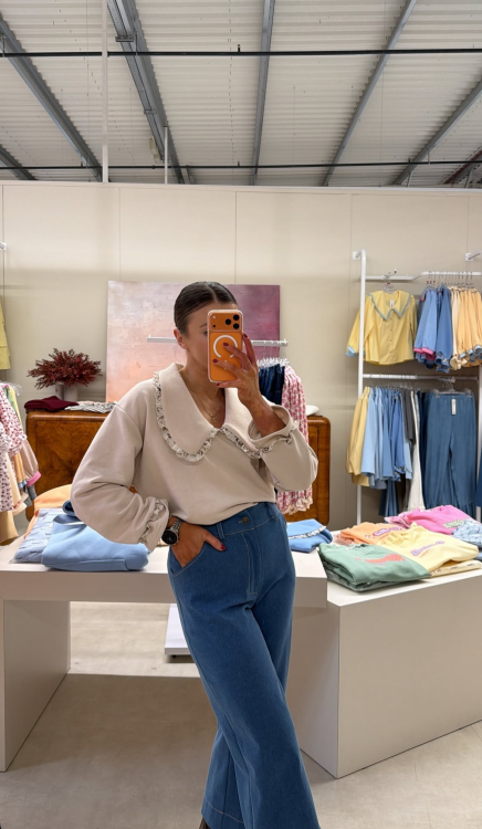 bluza Julka purpura, purpura bluza z kołnierzykiem, bluza vintage, bluza damska z kołnierzykiem, bluza damska na wiosnę, bluza damska do jeansów, bluza z kołnierzykiem beżowa, bluza damska purpura beżowa, bluza z kołnierzykiem purpura
