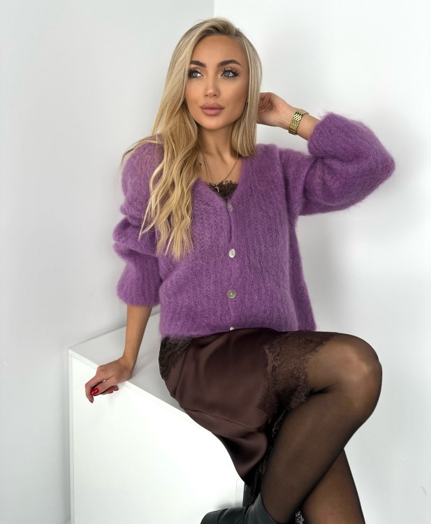 kardigan moherowy wrzosowy, kardigan kid moher wrzos, kardigan kid moher na wiosnę, kardigan kid moher zapinany na guziki, puszysty kardigan moherowy wrzosowy, elegancki kardigan moherowy na sukienkę