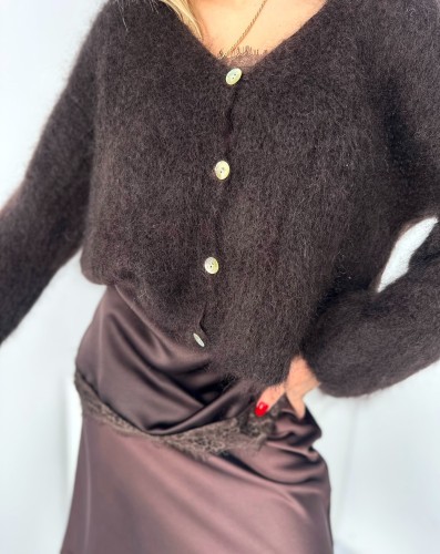 kardigan moherowy czekoladowy, kardigan kid moher czekolada, kardigan kid moher na wiosnę, kardigan kid moher zapinany na guziki, puszysty kardigan moherowy czekoladowy, elegancki kardigan moherowy na sukienkę