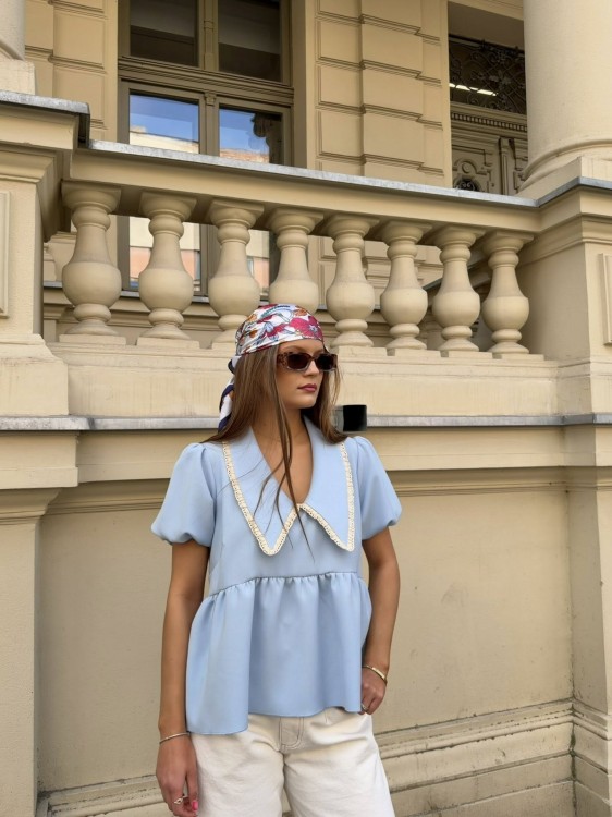 purpura koszula z kołnierzykiem błękitna, purpura bluzka z kołnierzykiem do wiosennych stylizacji, purpura koszula z kołnierzykiem niebieska, purpura koszula z kołnierzykiem do spodni wiskozowych, bawełniana bluzka z kołnierzykiem na lato