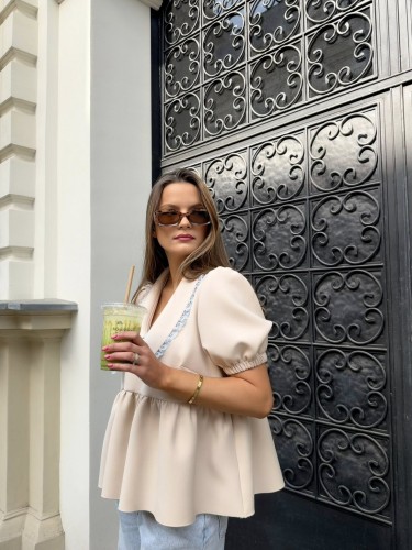 purpura koszula z kołnierzykiem beżowa, purpura bluzka z kołnierzykiem do wiosennych stylizacji, purpura koszula z kołnierzykiem beżowa, purpura koszula z kołnierzykiem do spodni wiskozowych, bawełniana bluzka z kołnierzykiem na lato