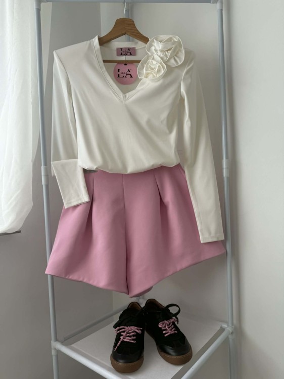 la milla body białe z dekoltem w szpic, la milla body białe z kwiatem, la milla białe body z różą, eleganckie białe body la milla na wiosnę, la milla body z różą do spódniczki, la milla body wiosenne stylizacje