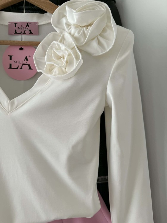 la milla body białe z dekoltem w szpic, la milla body białe z kwiatem, la milla białe body z różą, eleganckie białe body la milla na wiosnę, la milla body z różą do spódniczki, la milla body wiosenne stylizacje