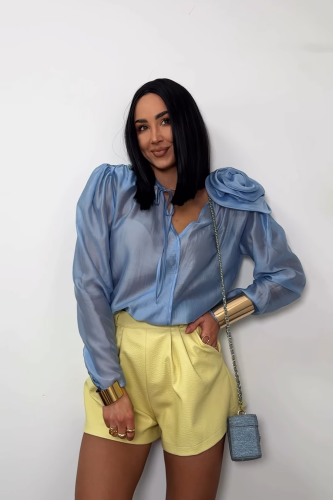 la milla bluzka z różą, la milla elegancka bluzka błękitna z różą, la milla wiskozowa bluzka z różą niebieska, la milla bluzka mgiełka, la milla elegancka bluzka na komunię, la milla koszula z różą błękitna