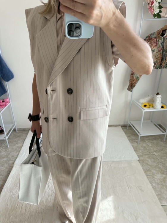 kamizelka beżowa la milla, beżowa kamizelka w paski la milla, wiosenne stylizacje, kamizelka beżowa do jeansów, kamizelka beżowa do spodni w kant, la milla kamizelka oversize, la milla kamizelka garnitur, la milla garnitur beżowy na komunię