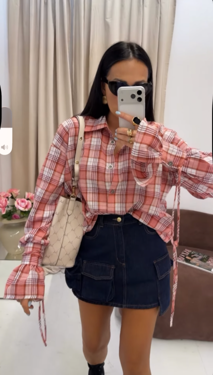 la milla koszula w kratę brzoskwiniowa, la milla koszula brzoskwiniowa w kratę, la milla koszula w kratę brzoskwiniowa na wiosnę z wiązaniami na mankietach, la milla dłuższa koszula w kratkę, brzoskwiniowa koszula w kratę la milla do wiosennych stylizacji