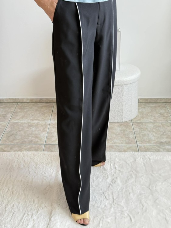 la milla czarne spodnie z białym lampasem, la milla eleganckie czarne spodnie, la milla spodnie w kant z białym lampasem, la milla czarne eleganckie spodnie na wiosnę, la milla eleganckie czarne spodnie na chrzciny