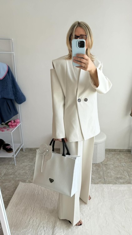 la milla spodnie kokosowe w kant, la milla kokosowe spodnie szerokie w kant, la milla spodnie z szeroką nogawką, la milla ecru spodnie eleganckie na komunię, la mila spodnie ecru na wiosnę, eleganckie spodnie la milla, la milla garnitur ecru