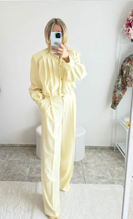 la milla spodnie bananowe, la milla spodnie bananowe w kant, la milla spodnie szerokie w kant, la milla spodnie szeroka nogawka, la milla spodnie eleganckie na wiosnę, la milla spodnie do bomberki bananowe, la milla komplet bananowy na wiosnę