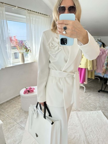 la milla marynarka damska biała, la milla marynarka z różą biała, marynarka oversize, la milla marynarka biała na chrzciny, la milla marynarka biała na komunię, la milla biała marynarka na wiosnę, la milla elegancka marynarka damska