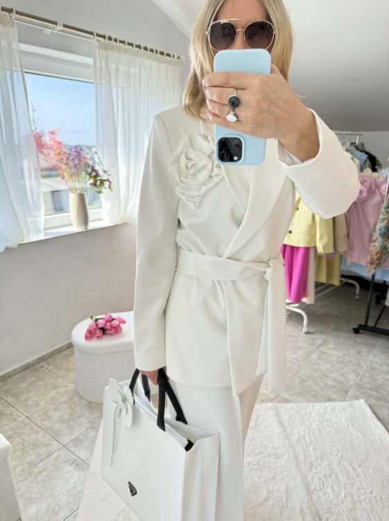 la milla marynarka damska biała, la milla marynarka z różą biała, marynarka oversize, la milla marynarka biała na chrzciny, la milla marynarka biała na komunię, la milla biała marynarka na wiosnę, la milla elegancka marynarka damska