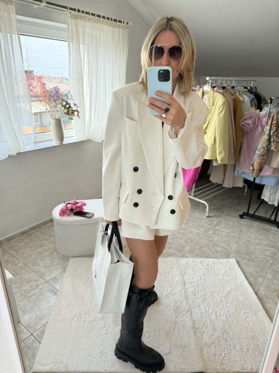 la milla marynarka średnia biała, marynarka la milla dwurzędowa biała, marynarka damska biała, la milla garnitur biały, la milla elegancki garnitur biały, la milla marynarka dwurzędowa, garnitur damski na wiosnę, la milla biały garnitur na wiosnę