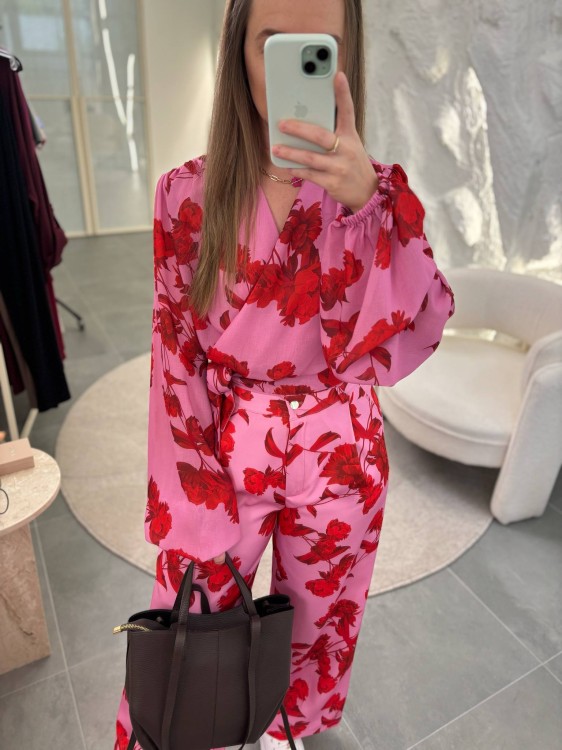 koszula w kwiaty, koszula la milla, koszula w kwiaty la milla, koszula  na randkę la milla, koszula damska, bluzka damska la milla, bluzka la milla, bluzka w kwiaty la milla, koszula różowa la milla w kwiaty, koszula różowa czerwone kwiaty