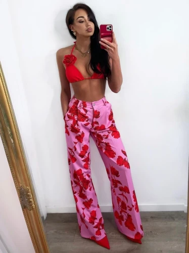 spodnie różowe w czerwone kwiaty, spodnie różowe w czerwone kwiaty la milla, spodnie damskie, spodnie la milla, spodnie różowe la milla