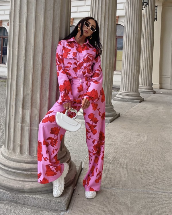 spodnie różowe w czerwone kwiaty, spodnie różowe w czerwone kwiaty la milla, spodnie damskie, spodnie la milla, spodnie różowe la milla