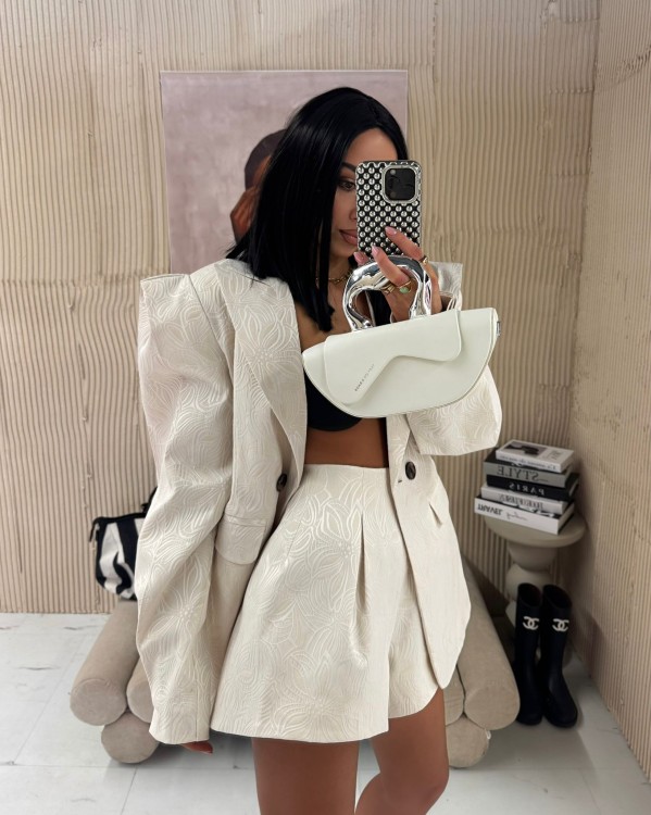 la milla spodenki motylki beżowe w haftowane kwiaty, la milla beżowe spodenki motylki, la milla szorty motylki beżowe, la milla szorty z zakładkami beżowe, la milla spodenki z zakładkami beżowe, spodenki na wiosnę la milla, eleganckie spodenki beżowe