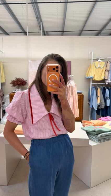 purpura koszula różowa kratka, purpura bluzka z kołnierzykiem w różową kratkę, koszula vintage, koszula damska z kołnierzykiem, koszula z kołnierzykiem na wiosnę, koszula damska do jeansów, purpura koszula z kołnierzykiem vintage