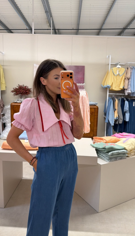 purpura koszula różowa kratka, purpura bluzka z kołnierzykiem w różową kratkę, koszula vintage, koszula damska z kołnierzykiem, koszula z kołnierzykiem na wiosnę, koszula damska do jeansów, purpura koszula z kołnierzykiem vintage