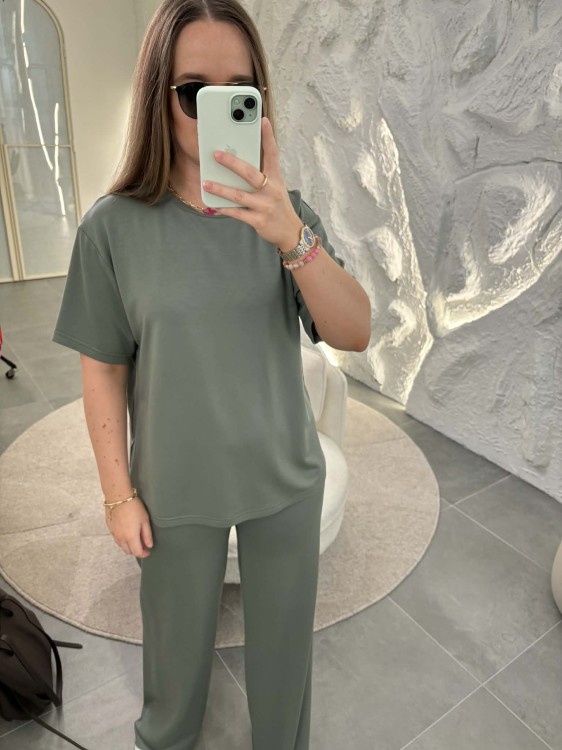 komplet z modalu na wiosnę, komplet modalowy damski, komplet modal plus size, wygodny komplet damski z modalu na wiosnę khaki, komplet homewear, komplet modal khaki na wiosnę