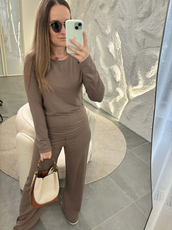 komplet z modalu na wiosnę, komplet modalowy damski, komplet modal plus size, wygodny komplet damski z modalu na wiosnę w kolorze beżowym, komplet homewear, komplet modal beżowy na wiosnę, komplet modal bluzka z długim rękawem
