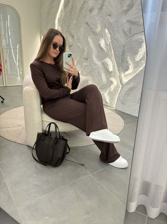 komplet z modalu na wiosnę, komplet modalowy damski, komplet modal plus size, wygodny komplet damski z modalu na wiosnę w kolorze czekoladowym, komplet homewear, komplet modal czekoladowy na wiosnę, komplet modal bluzka z długim rękawem