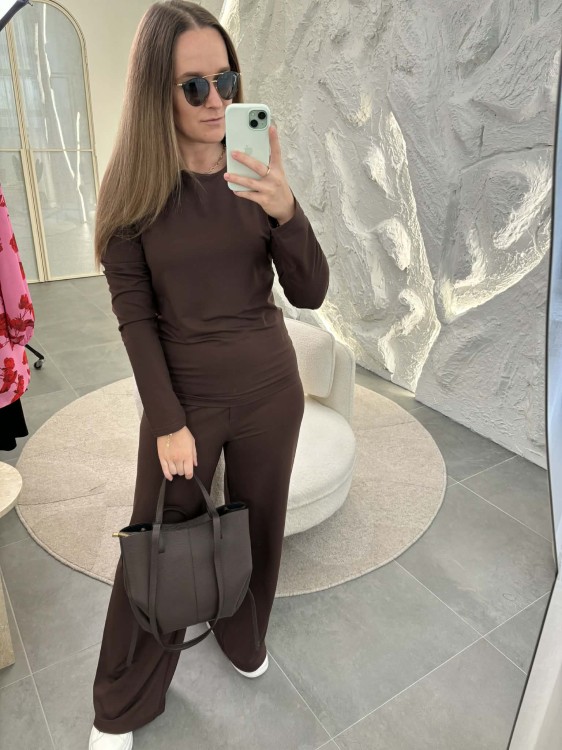komplet z modalu na wiosnę, komplet modalowy damski, komplet modal plus size, wygodny komplet damski z modalu na wiosnę w kolorze czekoladowym, komplet homewear, komplet modal czekoladowy na wiosnę, komplet modal bluzka z długim rękawem
