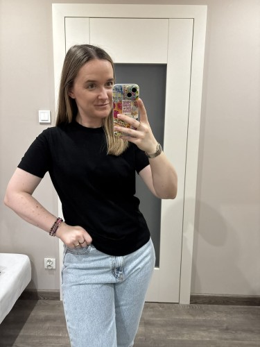 sweter wełna merino czarny, sweter z krótkim rękawem z wełny merino czarny, sweter wełna merino czarny na wiosnę, miękki sweter wełniany na wiosnę, sweter merino krótki rękaw czarny na wiosnę