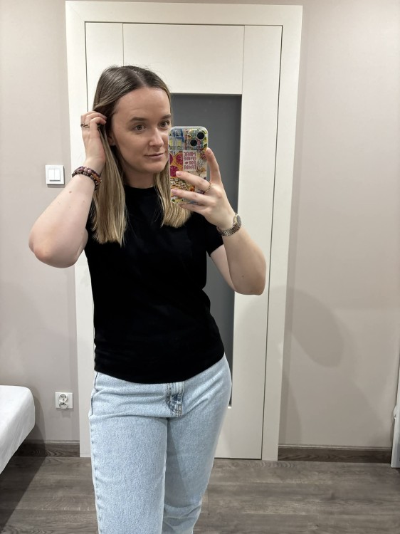 sweter wełna merino czarny, sweter z krótkim rękawem z wełny merino czarny, sweter wełna merino czarny na wiosnę, miękki sweter wełniany na wiosnę, sweter merino krótki rękaw czarny na wiosnę