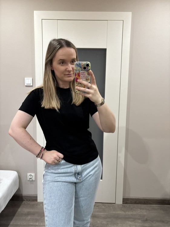 sweter wełna merino czarny, sweter z krótkim rękawem z wełny merino czarny, sweter wełna merino czarny na wiosnę, miękki sweter wełniany na wiosnę, sweter merino krótki rękaw czarny na wiosnę