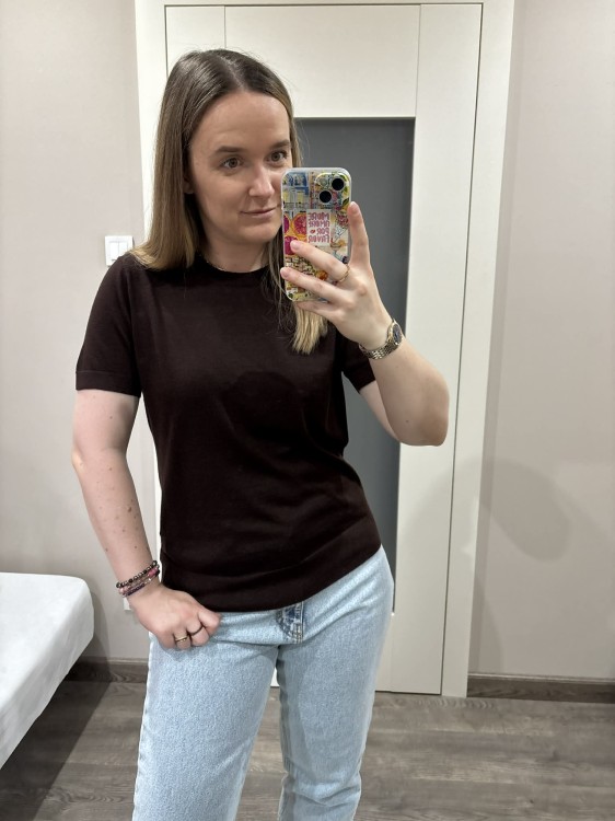 sweter wełna merino czekoladowy, sweter z krótkim rękawem z wełny merino czekoladowy, sweter wełna merino śmietankowy na wiosnę, miękki sweter wełniany na wiosnę, sweter merino krótki rękaw czekoladowy na wiosnę