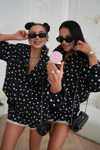 la milla spodenki motylki czarne w grochy, la milla szorty motylki czarne w grochy, la milla szorty z zakładkami czarne w grochy, la milla spodenki z zakładkami czarne groszki, spodenki na wiosnę la milla, eleganckie spodenki czarne, spodenki na wiosnę