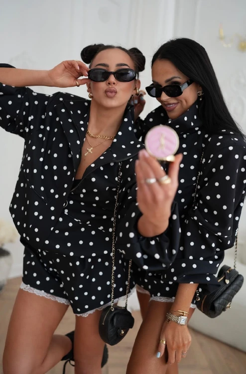 la milla spodenki motylki czarne w grochy, la milla szorty motylki czarne w grochy, la milla szorty z zakładkami czarne w grochy, la milla spodenki z zakładkami czarne groszki, spodenki na wiosnę la milla, eleganckie spodenki czarne, spodenki na wiosnę