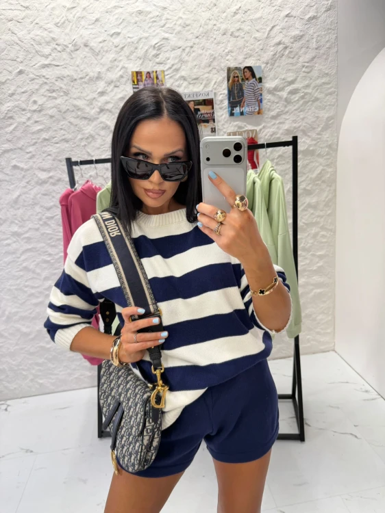 la milla komplet dzianinowy granatowy w paski, la milla komplet granatowy w paski, la milla komplet sweterkowy w granatowy pasy  sweter i spodenki, la milla komplet dzianinowy w pasy na wiosnę, la milla komplet sweterkowy na wiosnę