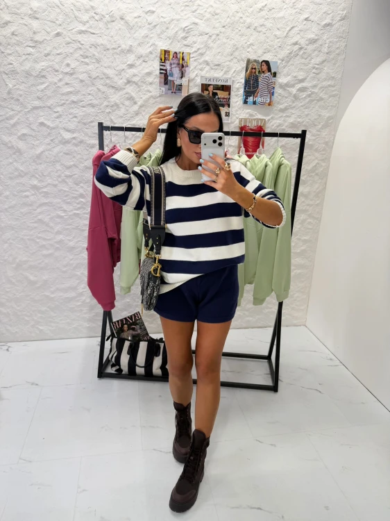 la milla komplet dzianinowy granatowy w paski, la milla komplet granatowy w paski, la milla komplet sweterkowy w granatowy pasy  sweter i spodenki, la milla komplet dzianinowy w pasy na wiosnę, la milla komplet sweterkowy na wiosnę