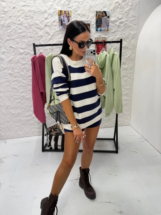 la milla komplet dzianinowy granatowy w paski, la milla komplet granatowy w paski, la milla komplet sweterkowy w granatowy pasy  sweter i spodenki, la milla komplet dzianinowy w pasy na wiosnę, la milla komplet sweterkowy na wiosnę