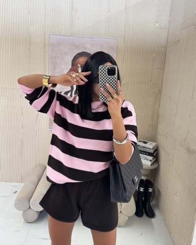 la milla komplet dzianinowy różowy  w czekoladowe paski, la milla komplet różowy w paski, la milla komplet sweterkowy w różowe pasy  sweter i spodenki, la milla komplet dzianinowy w pasy na wiosnę, la milla komplet sweterkowy na wiosnę