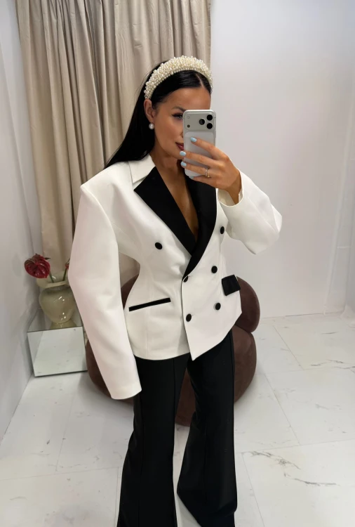 la milla marynarka biało-czarna kim, la milla elegancka marynarka, la milla elegancka marynarka biała z czarnymi kieszeniami, la milla elegancka biała marynarka na komunię, la milla biała marynarka na chrzciny