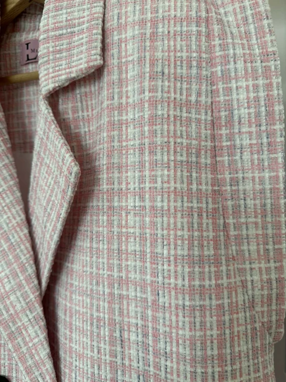 la milla kamizelka różowa, kamizelka różowa la milla, dłuższa kamizelka różowa, wiosenne stylizacje, kamizelka różowa do jeansów, kamizelka różowa do spodenek, la milla kamizelka oversize, la milla kamizelka garnitur, la milla kamizelka na komunię