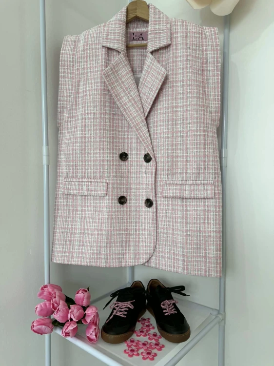 la milla kamizelka różowa, kamizelka różowa la milla, dłuższa kamizelka różowa, wiosenne stylizacje, kamizelka różowa do jeansów, kamizelka różowa do spodenek, la milla kamizelka oversize, la milla kamizelka garnitur, la milla kamizelka na komunię